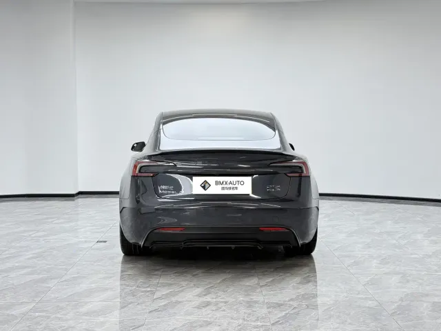 Tesla Model 3 — Фото автомобиля 6