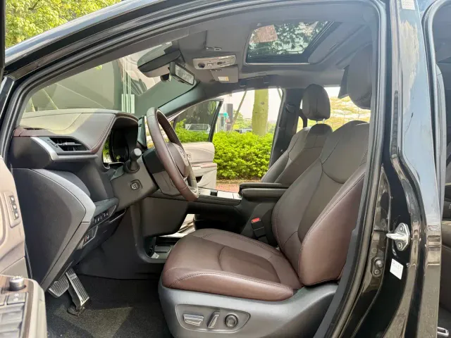 Toyota Sienna — Фото автомобиля 7