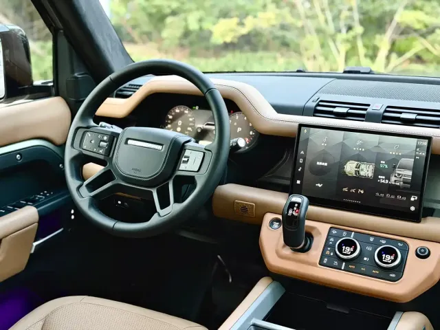 Land Rover Defender — Фото автомобиля 8