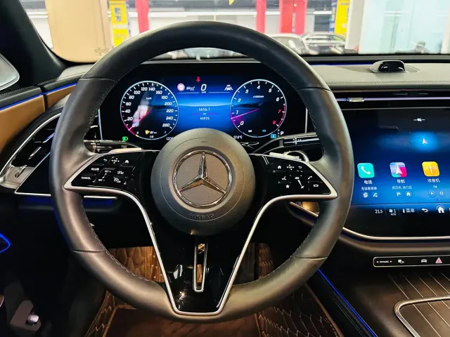 Mercedes-Benz E-Class — Фото автомобиля 16