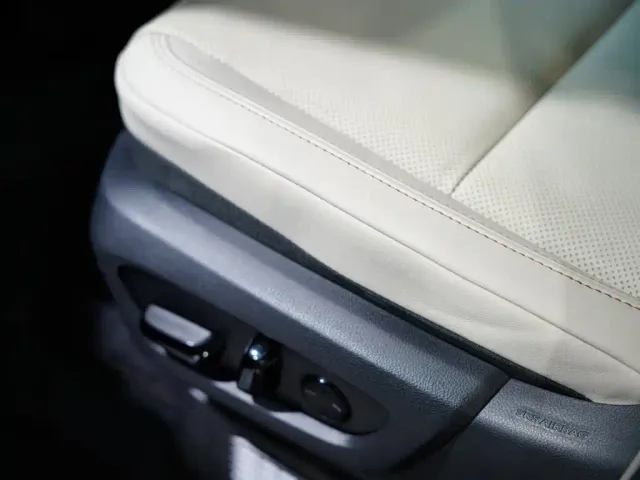 Lexus LM — Фото автомобиля 22