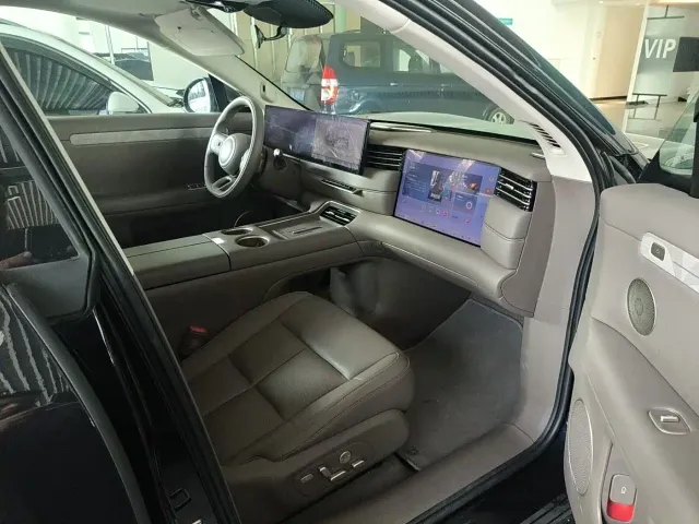 IM Motors LS6 — Фото автомобиля 9