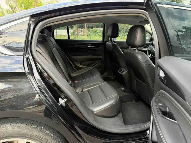 Buick Regal — Фото автомобиля 11