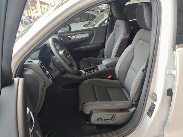 Volvo XC40 — Фото автомобиля 14