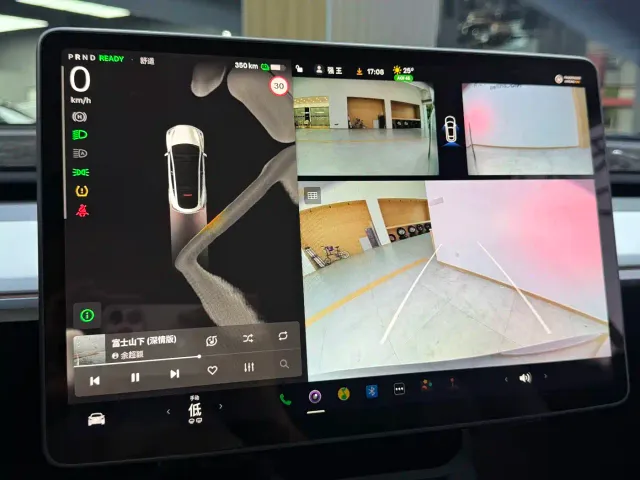 Tesla Model Y — Фото автомобиля 14