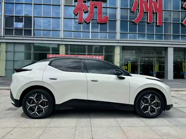 Lynk & Co Z20 — Фото автомобиля 4