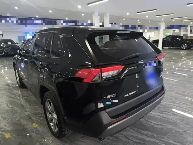 Toyota RAV4 — Фото автомобиля 4
