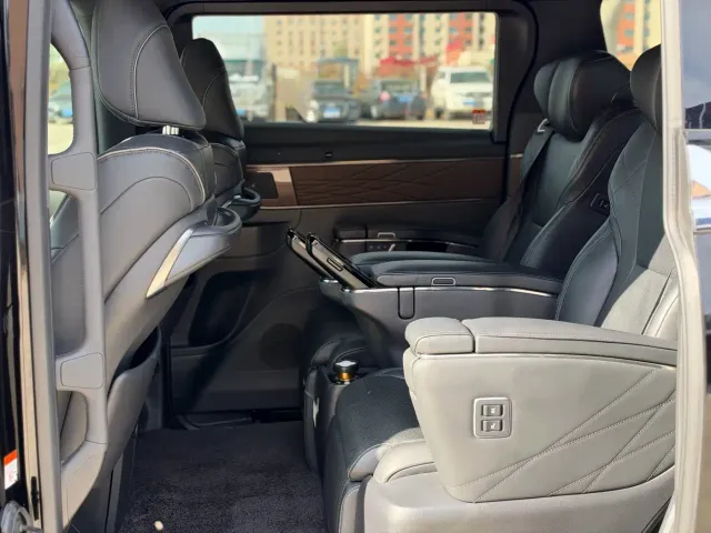 Toyota Alphard — Фото автомобиля 9