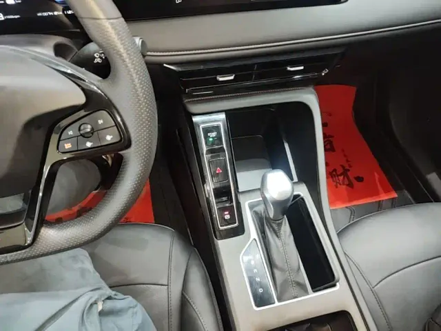 Roewe i5 — Фото автомобиля 13