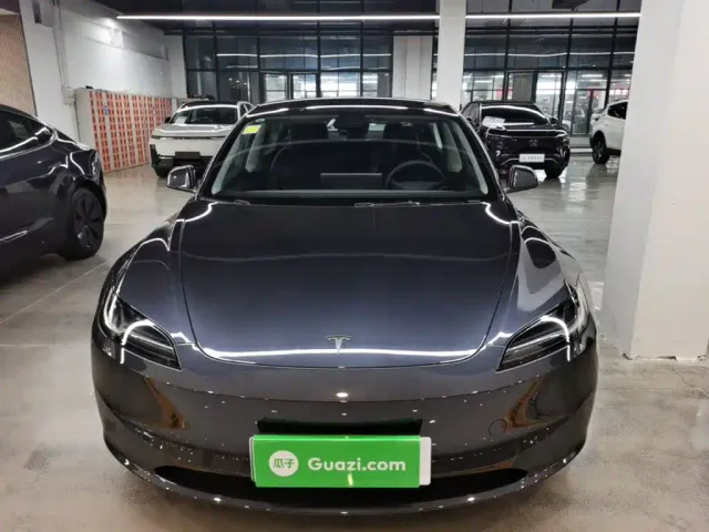 Tesla Model 3 — Фото автомобиля 2