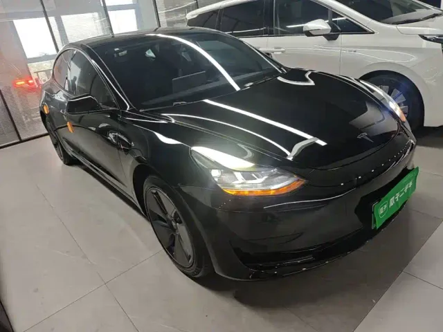 Tesla Model 3 — Фото автомобиля 3
