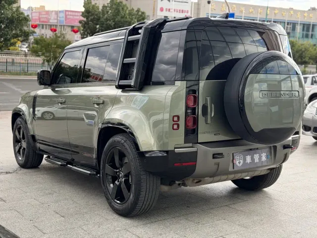 Land Rover Defender — Фото автомобиля 12