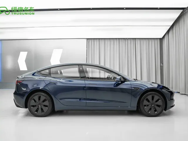 Tesla Model 3 — Фото автомобиля 7