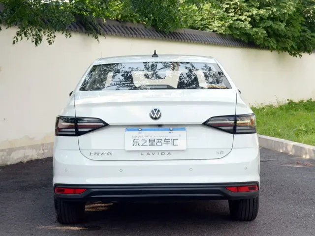 Volkswagen Lavida — Фото автомобиля 13