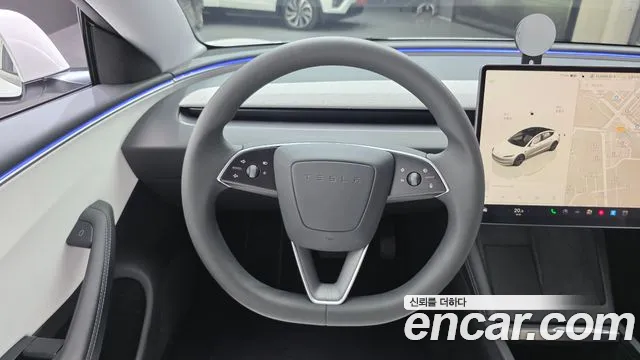 Tesla Model 3 — Фото автомобиля 12