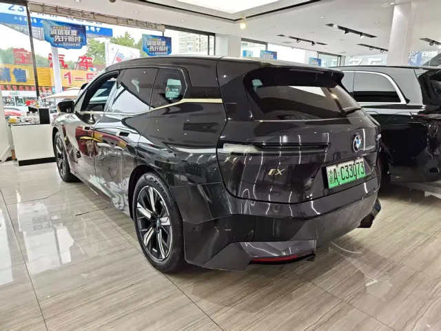 BMW iX — Фото автомобиля 6