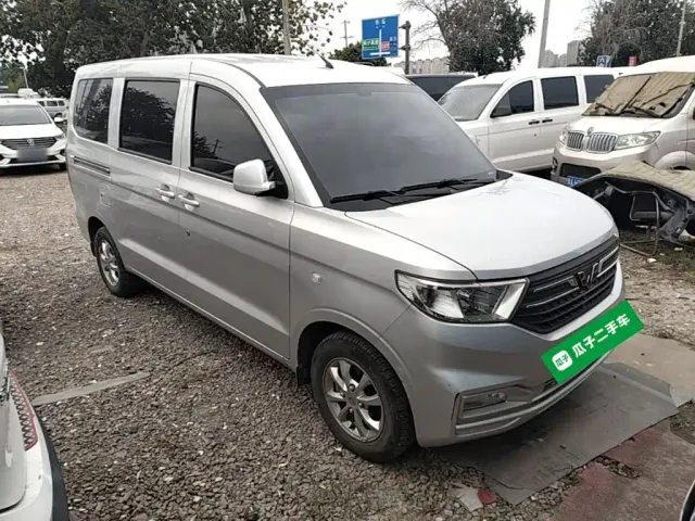 Wuling Hongguang V — Фото автомобиля 21
