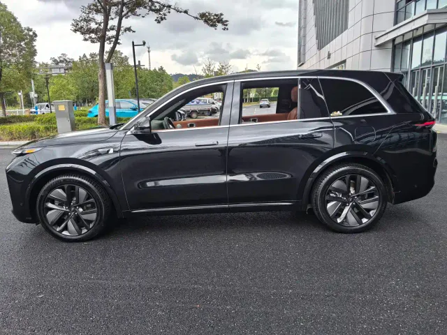 Li Auto L8 — Фото автомобиля 12