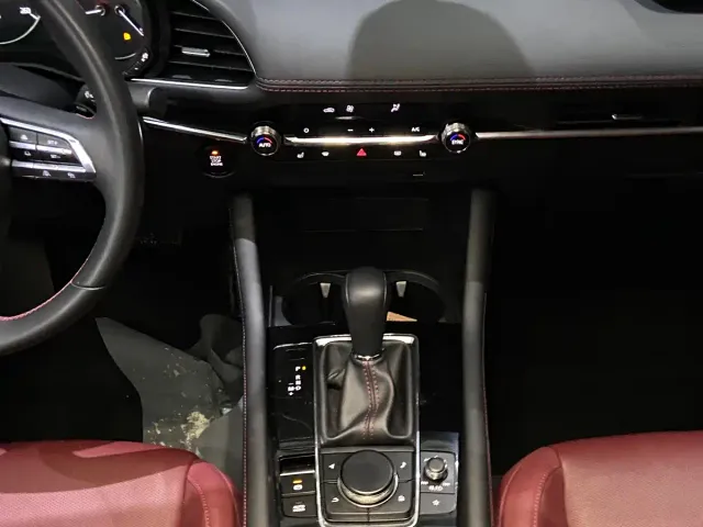 Mazda Axela — Фото автомобиля 21