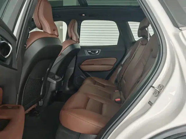 Volvo XC60 — Фото автомобиля 9