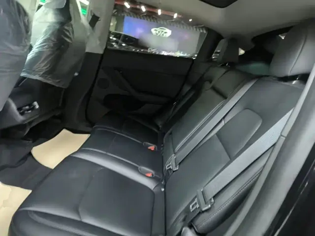 Tesla Model Y — Фото автомобиля 16