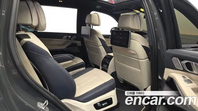 BMW X7 xDrive 40i M Sport Онлайн Exclusive Edition 6 мест — Фото автомобиля 11