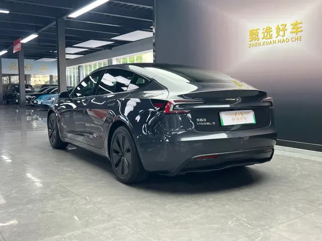 Tesla Model 3 — Фото автомобиля 25