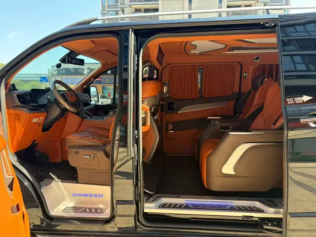 Ford Tourneo 2023 Model 2.0T Auto Premium Edition — Фото автомобиля 5