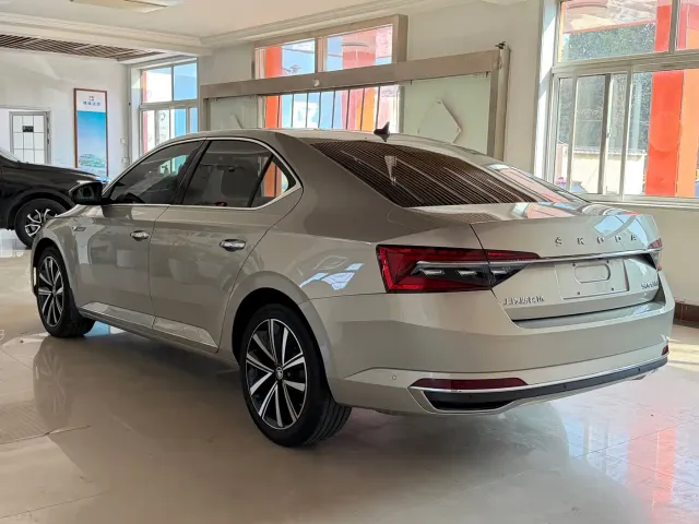 Skoda Superb — Фото автомобиля 7