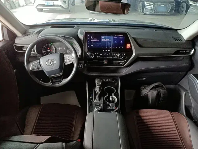 Toyota Highlander — Фото автомобиля 9
