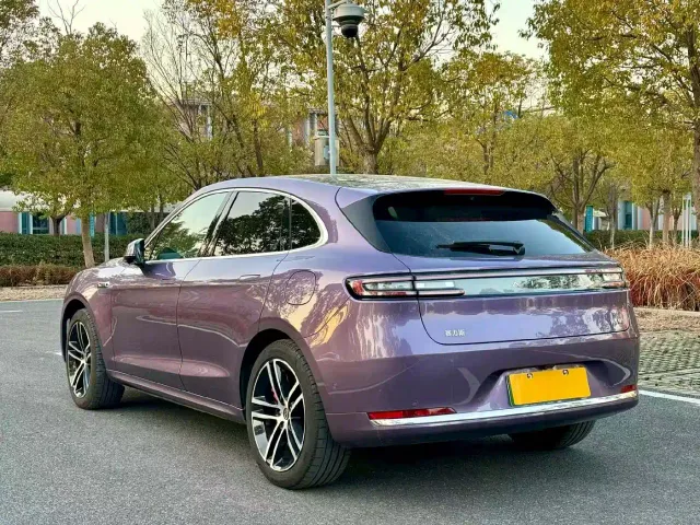 Aito M5 — Фото автомобиля 9