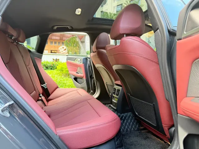 BMW i4 — Фото автомобиля 12