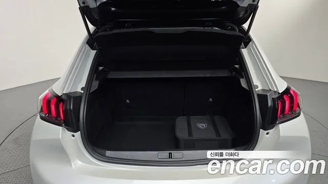Peugeot 208 e-208 2nd Gen — Фото автомобиля 21