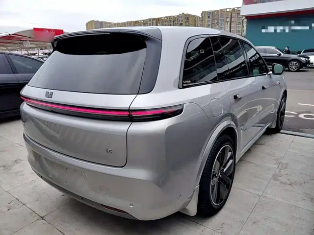 Li Auto L8 — Фото автомобиля 6