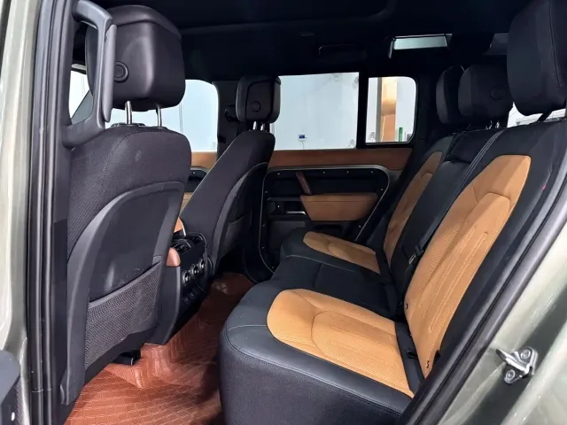Land Rover Defender — Фото автомобиля 9