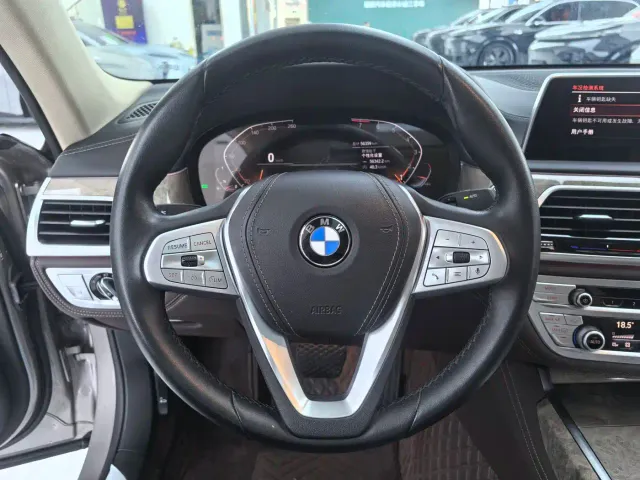 BMW 7 Series — Фото автомобиля 8