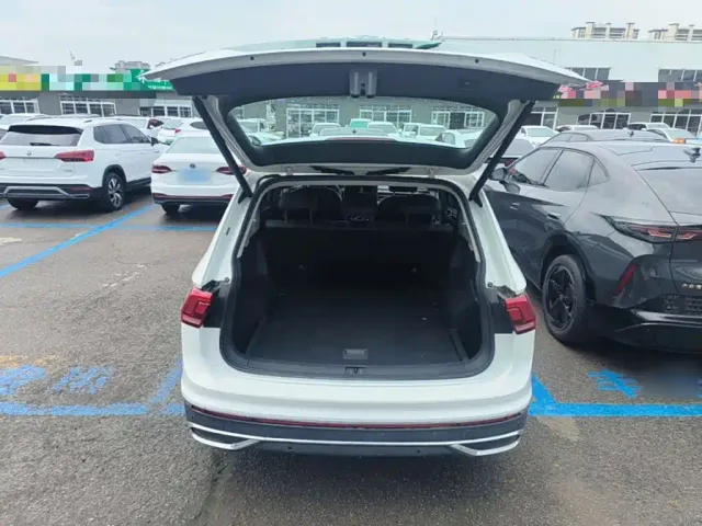 Volkswagen Tiguan L — Фото автомобиля 18