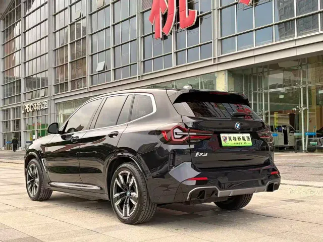 BMW iX3 — Фото автомобиля 7
