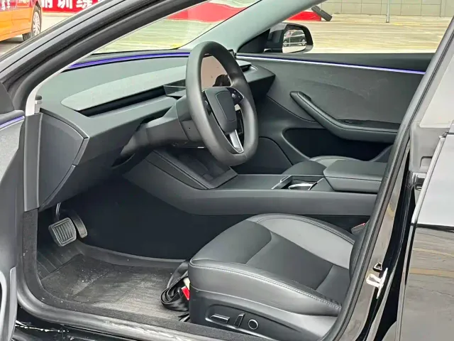 Tesla Model 3 — Фото автомобиля 14