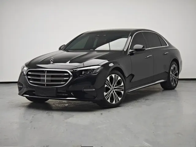 Фотография автомобиля — Mercedes-Benz E-Class