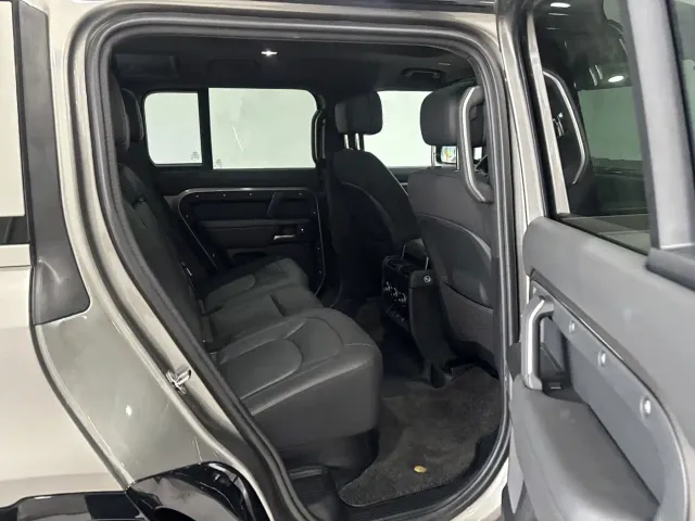 Land Rover Defender — Фото автомобиля 26