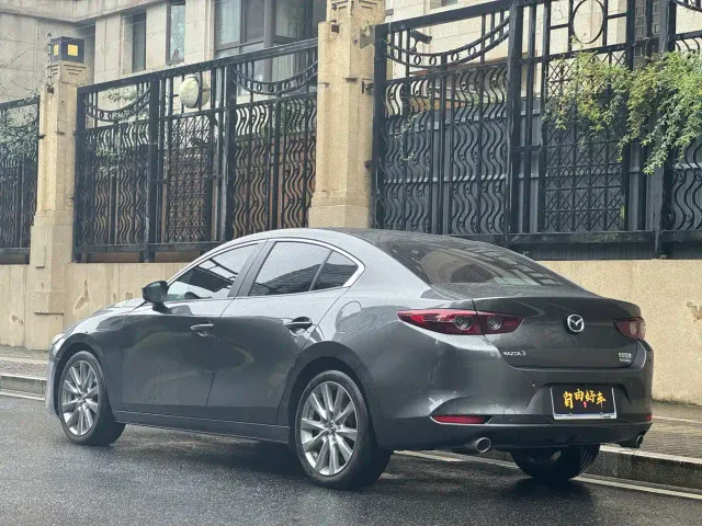Mazda Axela — Фото автомобиля 22