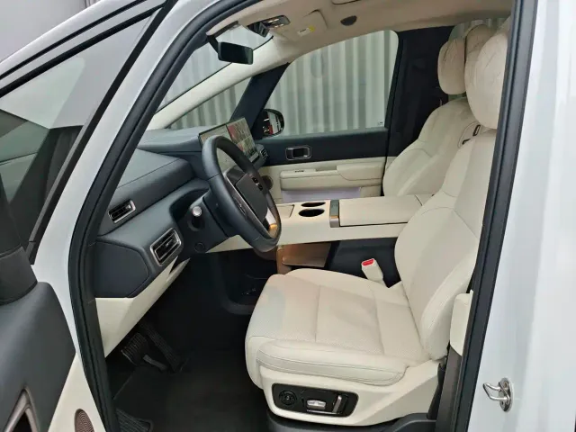 Li Auto MEGA — Фото автомобиля 7