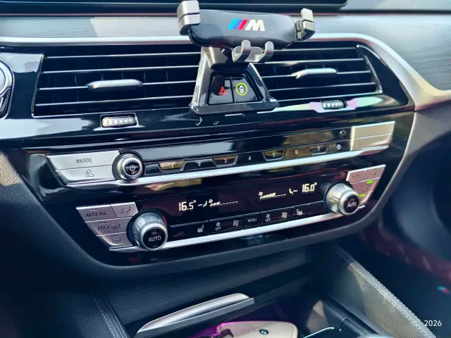 BMW 5 Series — Фото автомобиля 11