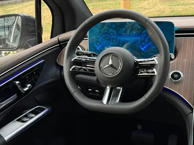 Mercedes-Benz EQE SUV — Фото автомобиля 11