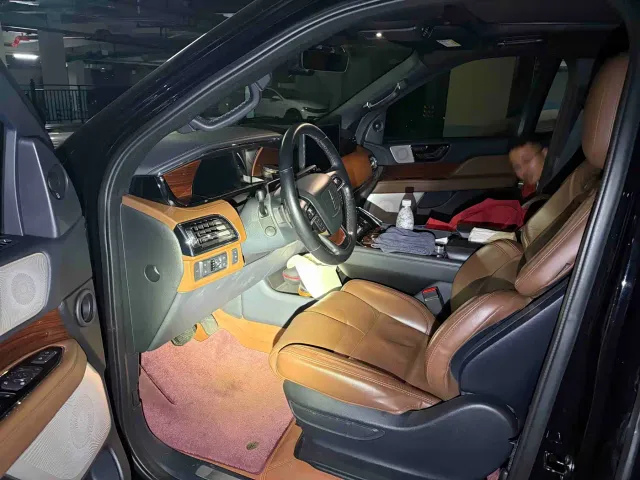 Lincoln Navigator — Фото автомобиля 6
