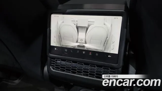 Tesla Model Y — Фото автомобиля 26