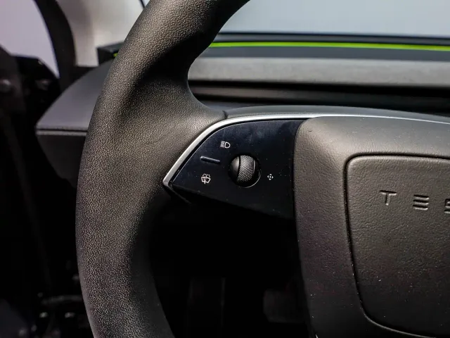 Tesla Model Y — Фото автомобиля 19