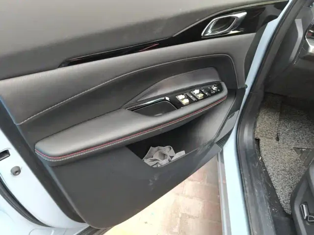 Changan Z6 — Фото автомобиля 7