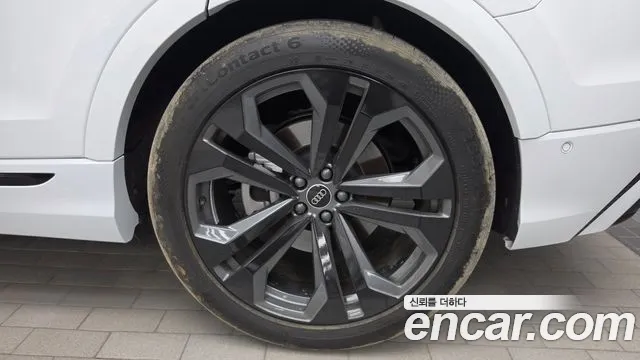 Audi Q8 55 TFSI quattro Premium — Фото автомобиля 19